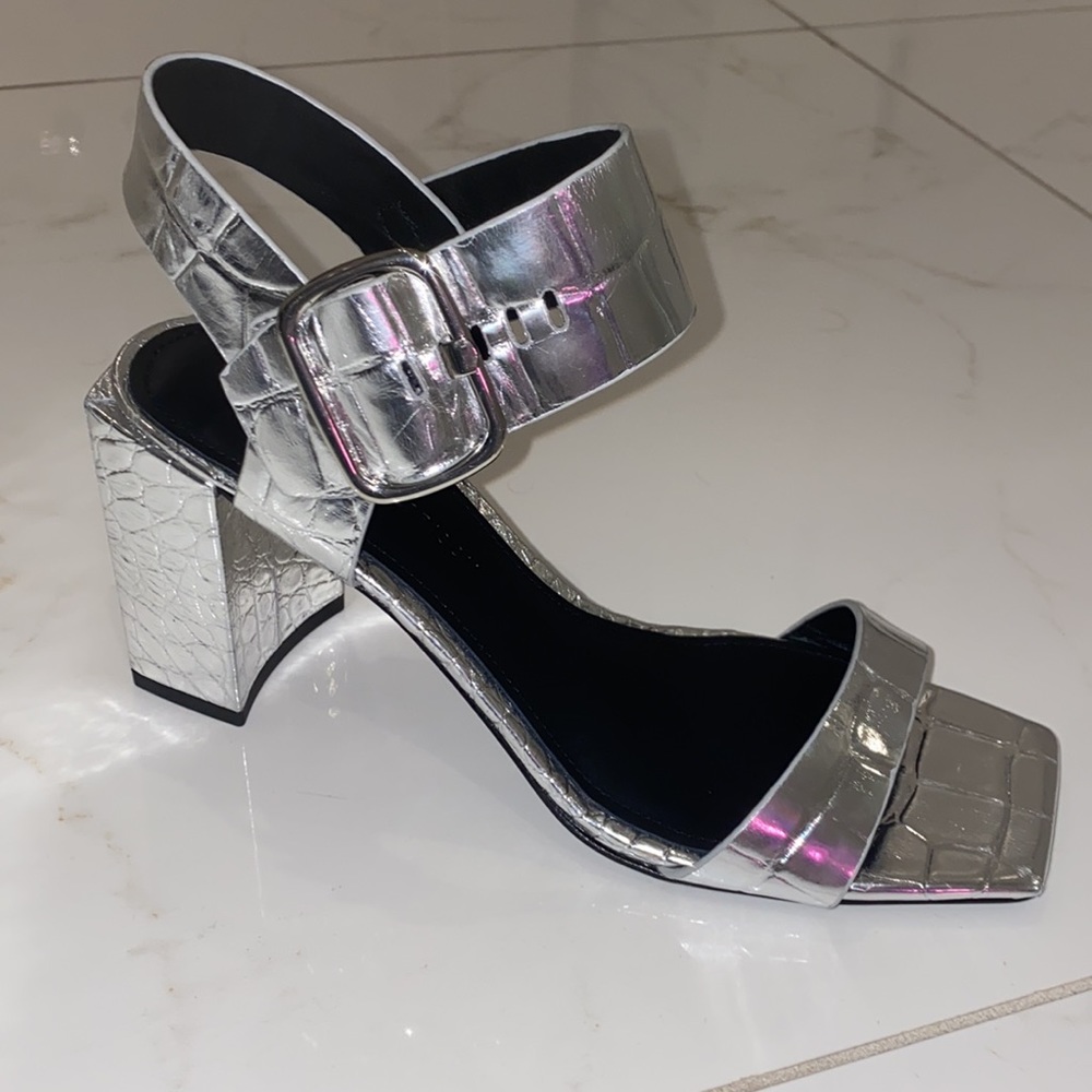 SIGERSON Morrison Carmel silver sandal